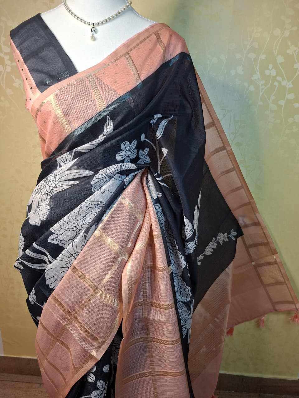 Kota Checks Saree in Black and Pink